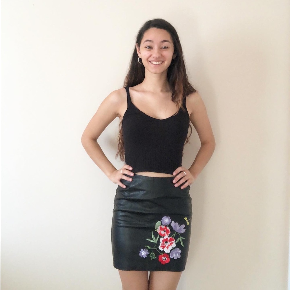 ✨H&M pleather skirt✨